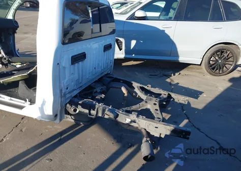 2018 Toyota Tacoma Trd Off Road z USA, uszkodzony, nr VIN 3TMAZ5CN8JM068737